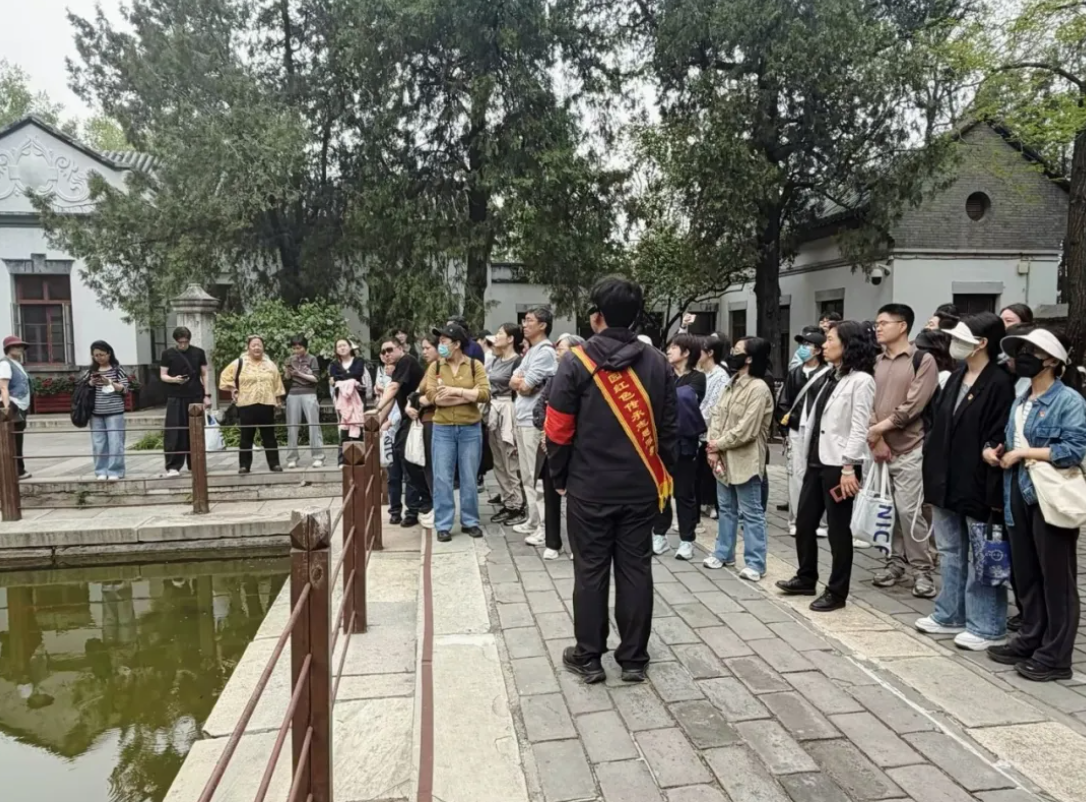党群共建春启新篇 五四精神薪火相传——辰安科技香山主题登山活动圆满开展