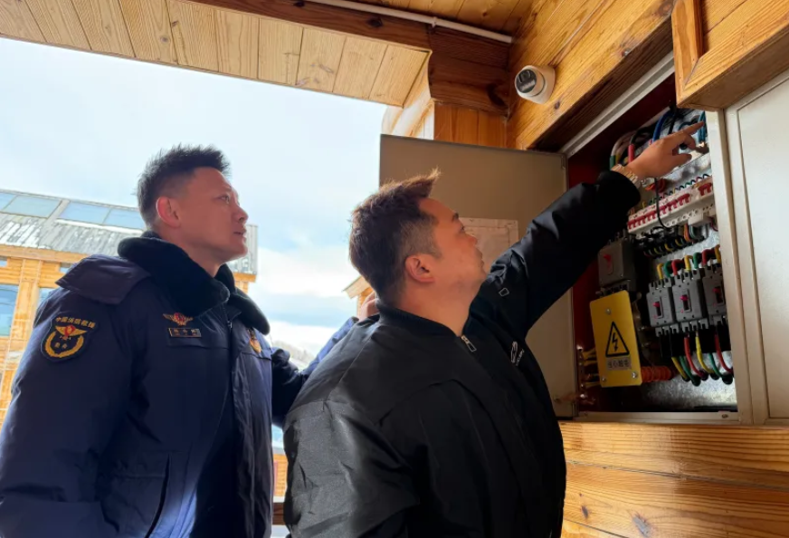 新疆日报 | 智慧电力为布尔津冬日木屋消防安全撑起“保护伞”